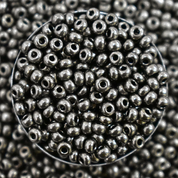 8/0 Seed Beads in Black Color