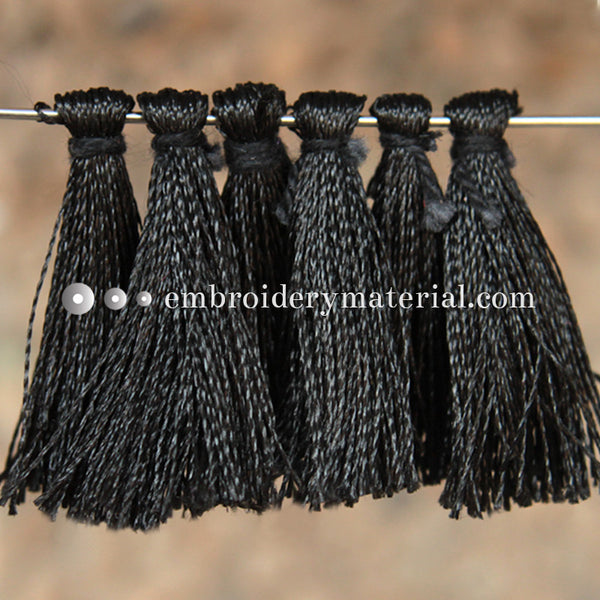 tassel in black color